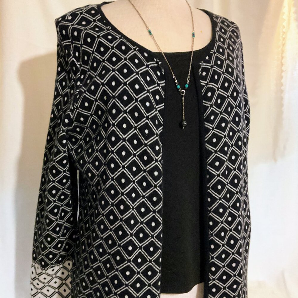 Eye-Catching! Chicos Geometric Patterned Shrug - image 6